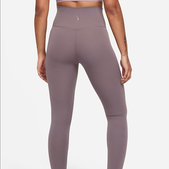 Nike Luxe Yoga Leggings